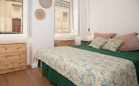 Charming 1 Bedroom Apartment w/ Terrace Near Belém